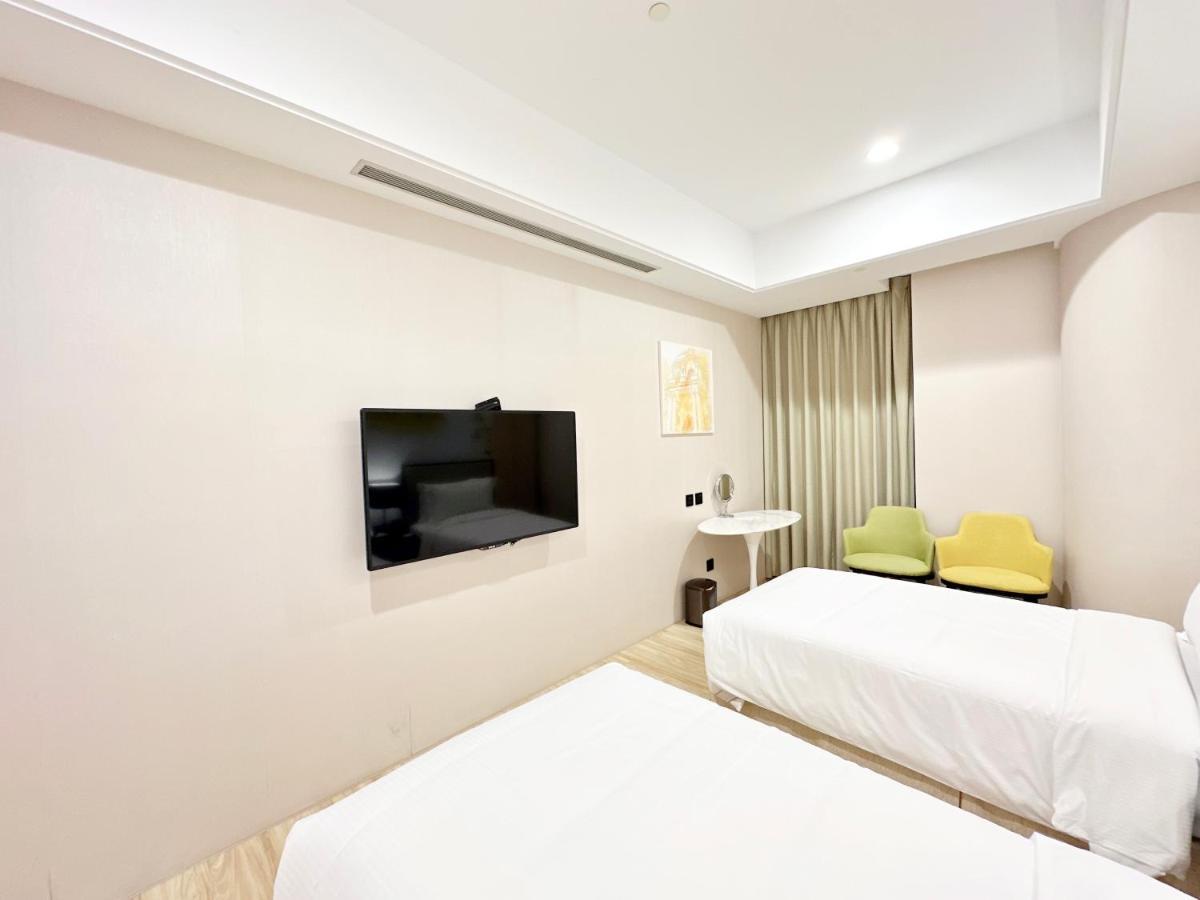 Hotel 星鑽國際商旅 編號315 Tainan Esterno foto