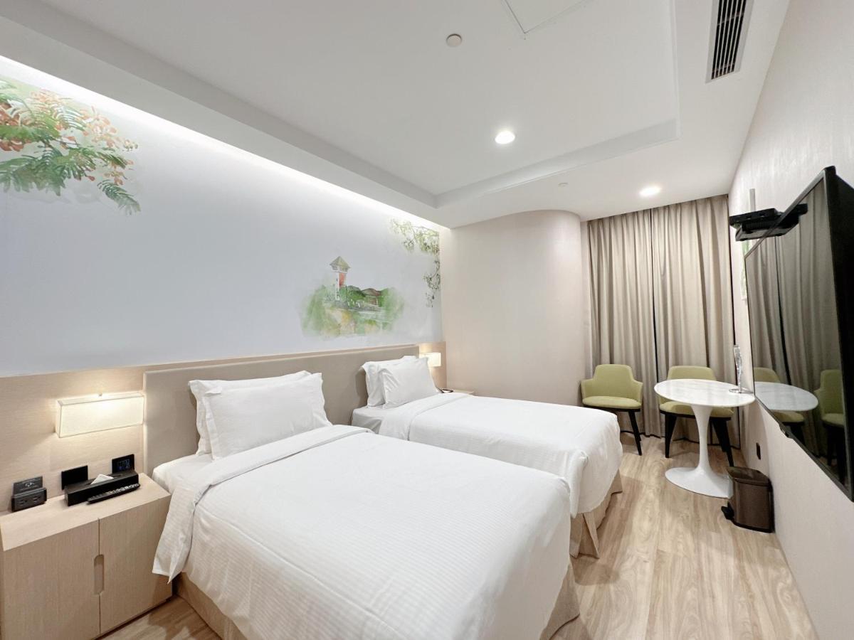 Hotel 星鑽國際商旅 編號315 Tainan Esterno foto