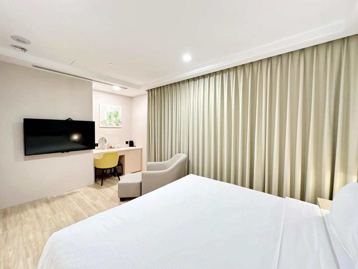 Hotel 星鑽國際商旅 編號315 Tainan Esterno foto