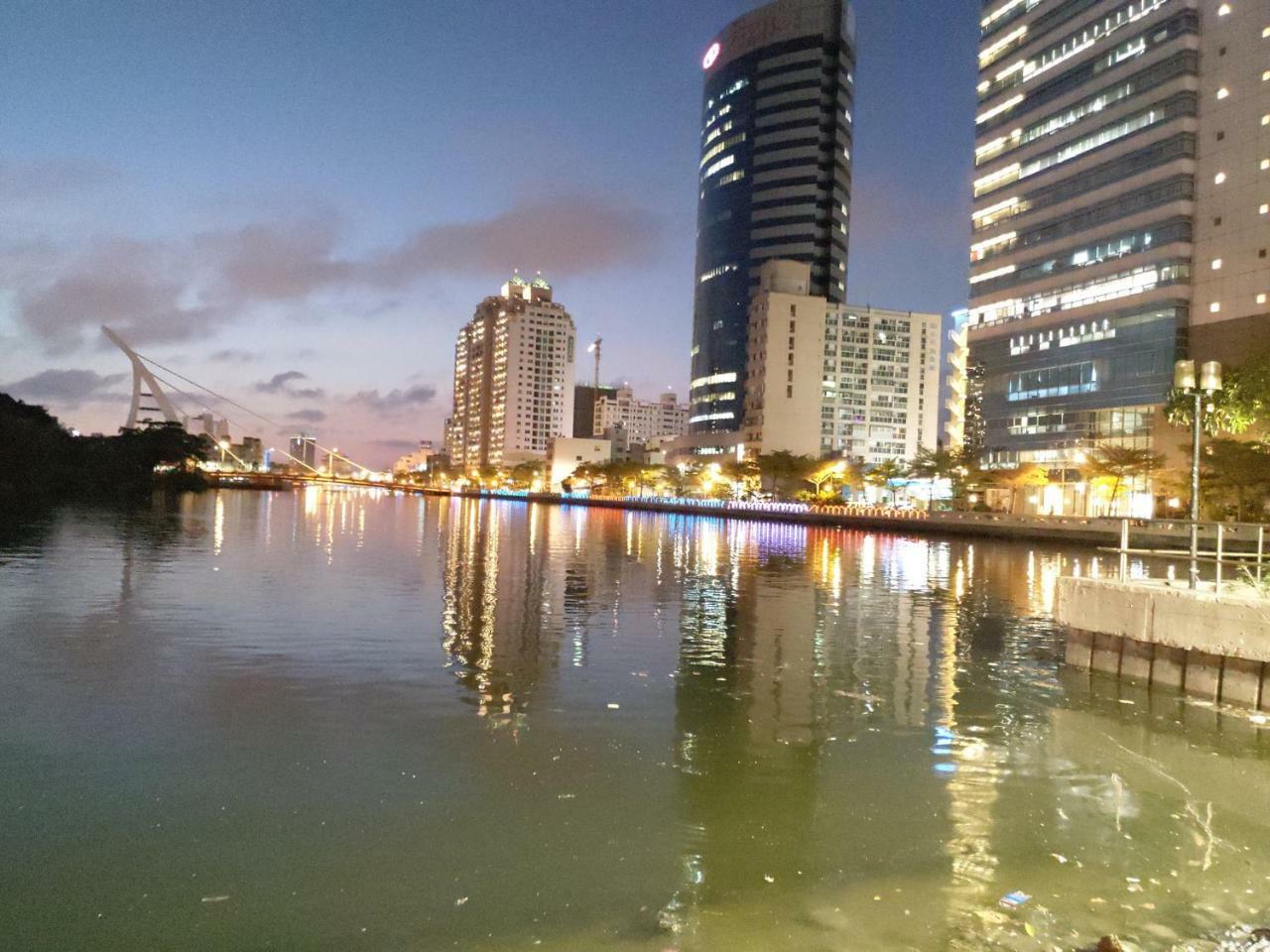Hotel 星鑽國際商旅 編號315 Tainan Esterno foto