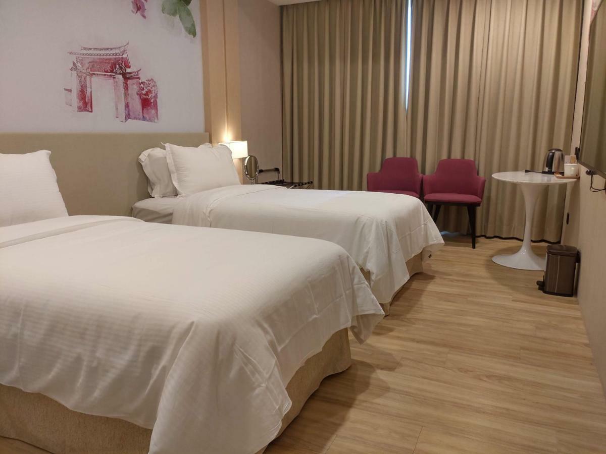 Hotel 星鑽國際商旅 編號315 Tainan Esterno foto